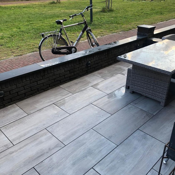 Outletpartij Actietegel keramiek op beton 40x80x4 cm Ruby Silver (nog 16m2 voorraad Zwanenburg)