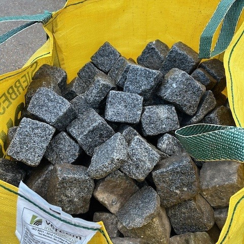 Restpartij Schagen: 85stuks Portugees Graniet Grijs 9x11cm