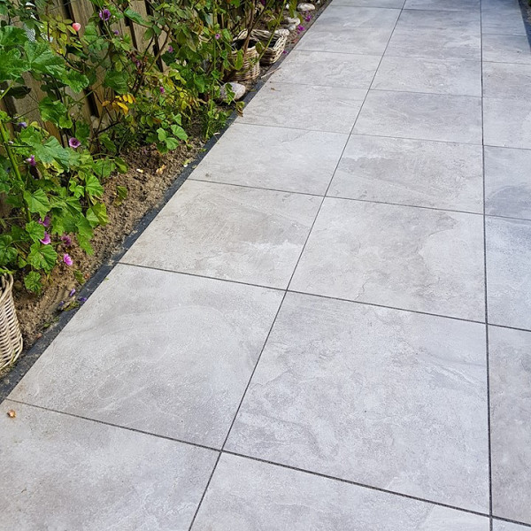 <h1><strong>GeoCeramica Marmostone</strong></h1><p>Marmer is immens populair en gewild als bouwmateriaal dankzij de luxe uitstraling en de bijzondere lichtval die zo eigen is aan het materiaal. Origineel marmer is onbetaalbaar geworden. Dankzij Marmostone kun je genieten van hetzelfde design voor een betere prijs en zonder het intensieve onderhoud van marmer.</p><h2><strong>Ervaar luxe en raffinement met Keramische Tegels met Marmerlook voor jouw buitenoase</strong></h2><p>Betover je buitenruimte met de tijdloze allure van keramische tegels met marmerlook. Ontdek de perfecte combinatie van weelderige esthetiek en duurzaamheid, waarmee je een tuin en terras creëert die een symfonie van elegantie en comfort vormt.</p><p><strong>1. Verfijnde Esthetiek:</strong> Geef je buitenruimte een vleugje luxe met onze keramische tegels die de verfijnde uitstraling van echt marmer nabootsen. Elke tegel is doordrenkt met de prachtige aders en subtiele kleurschakeringen die kenmerkend zijn voor natuurlijk marmer, waardoor een tijdloos en elegant ontwerp ontstaat.</p><p><strong>2. Duurzaamheid in Stijl:</strong> Geniet van de pracht van marmer zonder concessies te doen aan duurzaamheid. Onze keramische tegels zijn bestand tegen de tand des tijds, slijtage en weersinvloeden. Met minimale inspanningen behoud je de schitterende uitstraling van marmer en creëer je een buitenruimte die langdurig indruk maakt.</p><p><strong>3. Veelzijdige Toepassing:</strong> Laat je creativiteit de vrije loop met de veelzijdigheid van keramische tegels met marmerlook. Creëer verbluffende terrassen, sfeervolle looppaden of zelfs elegante accenten rondom je zwembad. De marmerlook past moeiteloos bij diverse ontwerpstijlen, waardoor je de ultieme buitenomgeving kunt vormgeven.</p><p><strong>4. Onderhoudsgemak:</strong> Ontspan en geniet van je buitenruimte zonder je zorgen te maken over intensief onderhoud. Onze keramische tegels met marmerlook vereisen minimaal onderhoud, waardoor je meer tijd hebt om te ontspannen en te genieten van de weelde van je tuin en terras.</p><p><strong>5. Tijdloze Klasse:</strong> Transformeer je buitenruimte in een oase van tijdloze klasse. De marmerlook geeft je tuin en terras een blijvende elegantie die de tand des tijds doorstaat. Geniet van de luxe uitstraling van marmer zonder in te leveren op praktische bruikbaarheid.</p><p>Breng de essentie van luxe naar buiten met onze keramische tegels met marmerlook. Ontdek een wereld van verfijning en tijdloze klasse terwijl je jouw tuin en terras omtovert tot een plek waar stijl en comfort samenkomen.</p><h2><strong>Ontdek de Revolutie in Tuintegels: Geoceramica - Waar Functionaliteit Samenkomt met Esthetiek</strong></h2><p>Bij Sierbestrating Jonk introduceren we met trots Geoceramica, een innovatieve revolutie in tuintegels die de perfecte balans vindt tussen functionaliteit en esthetiek. Deze geavanceerde keramische tegels zijn ontworpen om aan al je verwachtingen te voldoen en je buitenruimte te transformeren tot een oase van schoonheid en duurzaamheid.</p><p><em>Waarom kiezen voor Geoceramica?</em></p><p><strong>1.</strong> <strong>Dual Power:</strong> Geoceramica combineert de voordelen van keramiek en beton in één unieke tegel. Het keramische oppervlak biedt een luxe uitstraling en is tegelijkertijd bestand tegen krassen, vlekken en verkleuring. Het betonnen draagsysteem zorgt voor de benodigde stabiliteit en duurzaamheid.</p><p><strong>2. Extreme Weerbestendigheid:</strong> Dankzij de geavanceerde productietechnieken zijn Geoceramica tegels bestand tegen extreme weersomstandigheden. Vorst, hitte of regen, deze tegels blijven hun schoonheid behouden, jaar na jaar.</p><p><strong>3. Eenvoudige Installatie:</strong> Het unieke ontwerp van Geoceramica maakt snelle en eenvoudige installatie mogelijk. Of je nu een ervaren klusser bent of professionele hulp zoekt, de tegels zijn ontworpen voor een efficiënte plaatsing.</p><p><strong>4. Milieuvriendelijk:</strong> Geoceramica is gemaakt met oog voor het milieu. Het gebruik van duurzame materialen en de lange levensduur van de tegels dragen bij aan een groenere leefomgeving.</p><p><strong>5. Ruime Designkeuze:</strong> Of je nu houdt van strakke lijnen, rustieke texturen of moderne patronen, Geoceramica biedt een breed scala aan designs en kleuren. Personaliseer je buitenruimte naar jouw smaak en creëer een unieke ambiance.</p><p>Upgrade je terras, tuinpad of binnenplaats met de veelzijdige en duurzame Geoceramica tegels van Sierbestrating Jonk. Ontdek de perfecte combinatie van stijl en kracht voor een buitenruimte die de tand des tijds doorstaat.</p><p>Neem contact met ons op voor meer informatie of om onze collectie Geoceramica tegels te bekijken. Maak van je buitenruimte een meesterwerk met Geoceramica!</p>