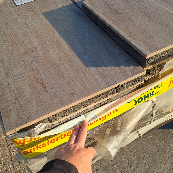 Restpartij Schagen: ca. 5,72m2 Outletpartij Actietegel keramiek op beton 40x80x4 cm Ruby Light