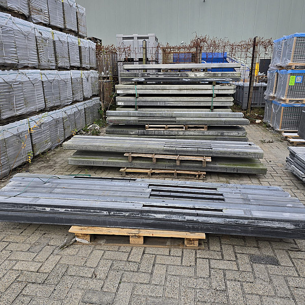 Restpartij Almere: Diversen RM tussen,hoek en eindpalen tbv 150 scherm