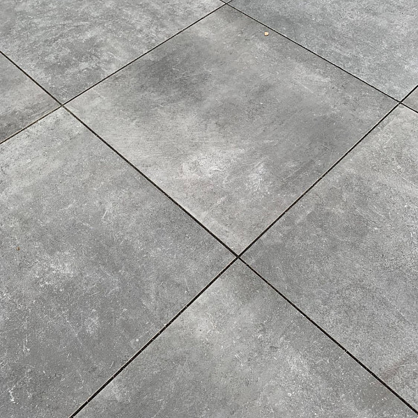 <h1><strong>Actietegels Keramiek op Beton</strong></h1><p>De serie Ambienti bestaat uit vier rustige, neutrale designs met betoneffect en twee uitgesproken bloemtegels die de aandacht weten te vangen! De combinatie is een perfecte Ton-sur-ton. Maak het zo gevarieerd of juist zo subtiel als je wilt!</p><p>Genieten van stijlvol keramiek met hoogwaardige eigenschappen, profiteren van de relatief eenvoudige en betaalbare verwerkingskosten van een betontegel.</p><h2><strong>Industriële Elegantie: Keramische Tegels met Betonlook voor jouw tuin en terras</strong></h2><p>Geef je buitenruimte een eigentijdse uitstraling met onze keramische tegels met betonlook. Ontdek de perfecte balans tussen industriële robuustheid en tijdloze elegantie, terwijl je de mogelijkheid hebt om jouw persoonlijke stempel te drukken met unieke motief tegels.</p><p><strong>1. Urban Chic Design:</strong> Breng de stedelijke elegantie naar je tuin en terras met onze keramische tegels die de industriële uitstraling van beton nabootsen. Deze tegels voegen een modern en eigentijds element toe aan je buitenruimte, terwijl ze tegelijkertijd een warme en uitnodigende sfeer behouden.</p><p><strong>2. Duurzaamheid en Onderhoudsgemak:</strong> Geniet van de esthetiek van beton zonder de nadelen. Onze keramische tegels zijn duurzaam, bestand tegen weersinvloeden en vereisen minimaal onderhoud. Zo kun je onbezorgd genieten van je tuin en terras, wetende dat de betonlook langdurig behouden blijft.</p><p><strong>3. Creatieve Combinatiemogelijkheden:</strong> Laat je creativiteit bloeien door de mogelijkheid om keramische tegels met betonlook te combineren met motief tegels. Voeg persoonlijkheid toe aan je buitenruimte door unieke patronen, kleuren en designs te integreren. Creëer zones, looproutes of accenten die passen bij jouw individuele stijl.</p><p><strong>4. Veelzijdigheid in Ontwerp:</strong> Of je nu kiest voor een strakke, moderne uitstraling of een meer eclectische benadering, de betonlook biedt veelzijdigheid in ontwerp. Combineer de tegels met natuurlijke elementen, moderne meubels of levendige planten om een buitenruimte te creëren die zowel eigentijds als uitnodigend is.</p><p><strong>5. Tijdloze Moderniteit:</strong> Ga voor een tijdloze esthetiek met een moderne twist. De betonlook geeft je tuin en terras een eigentijdse uitstraling die de tand des tijds doorstaat. Geniet van de perfecte combinatie van functionaliteit en stijl, terwijl je buitenruimte transformeert tot een ware oase van moderniteit.</p><p>Upgrade je buitenleven met de industriële elegantie van keramische tegels met betonlook, en ontdek de vrijheid om je persoonlijke stijl te uiten met motief tegels. Maak van je tuin en terras een verlengstuk van je persoonlijkheid en geniet van een buitenruimte die zowel verfijnd als uniek is.</p><h2><strong>Ontdek de Revolutie in Tuintegels: Geoceramica - Waar Functionaliteit Samenkomt met Esthetiek</strong></h2><p>Bij Sierbestrating Jonk introduceren we met trots Geoceramica, een innovatieve revolutie in tuintegels die de perfecte balans vindt tussen functionaliteit en esthetiek. Deze geavanceerde keramische tegels zijn ontworpen om aan al je verwachtingen te voldoen en je buitenruimte te transformeren tot een oase van schoonheid en duurzaamheid.</p><p><em>Waarom kiezen voor Geoceramica?</em></p><p><strong>1.</strong> <strong>Dual Power:</strong> Geoceramica combineert de voordelen van keramiek en beton in één unieke tegel. Het keramische oppervlak biedt een luxe uitstraling en is tegelijkertijd bestand tegen krassen, vlekken en verkleuring. Het betonnen draagsysteem zorgt voor de benodigde stabiliteit en duurzaamheid.</p><p><strong>2. Extreme Weerbestendigheid:</strong> Dankzij de geavanceerde productietechnieken zijn Geoceramica tegels bestand tegen extreme weersomstandigheden. Vorst, hitte of regen, deze tegels blijven hun schoonheid behouden, jaar na jaar.</p><p><strong>3. Eenvoudige Installatie:</strong> Het unieke ontwerp van Geoceramica maakt snelle en eenvoudige installatie mogelijk. Of je nu een ervaren klusser bent of professionele hulp zoekt, de tegels zijn ontworpen voor een efficiënte plaatsing.</p><p><strong>4. Milieuvriendelijk:</strong> Geoceramica is gemaakt met oog voor het milieu. Het gebruik van duurzame materialen en de lange levensduur van de tegels dragen bij aan een groenere leefomgeving.</p><p><strong>5. Ruime Designkeuze:</strong> Of je nu houdt van strakke lijnen, rustieke texturen of moderne patronen, Geoceramica biedt een breed scala aan designs en kleuren. Personaliseer je buitenruimte naar jouw smaak en creëer een unieke ambiance.</p><p>Upgrade je terras, tuinpad of binnenplaats met de veelzijdige en duurzame Geoceramica tegels van Sierbestrating Jonk. Ontdek de perfecte combinatie van stijl en kracht voor een buitenruimte die de tand des tijds doorstaat.</p><p>Neem contact met ons op voor meer informatie of om onze collectie Geoceramica tegels te bekijken. Maak van je buitenruimte een meesterwerk met Geoceramica!</p>