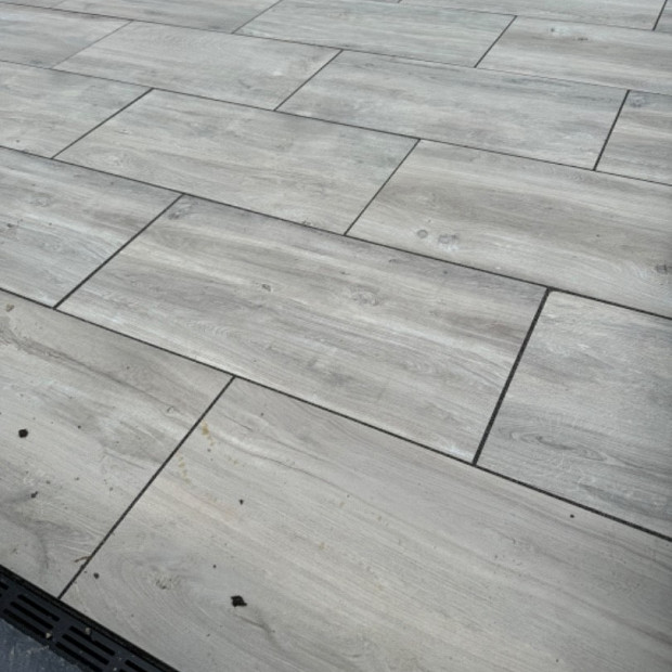 Outletpartij Actietegel keramiek op beton 40x80x4 cm Ruby Silver (nog 16m2 voorraad Zwanenburg)