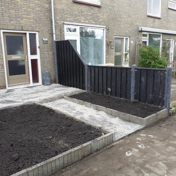Tuinscherm Stuttgart zwart gespoten geschaafd grenen 21-planks 180x90 cm