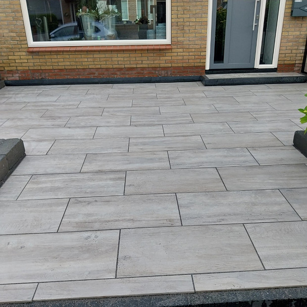 Outletpartij Actietegel keramiek op beton 40x80x4 cm Ruby Silver (nog 16m2 voorraad Zwanenburg)