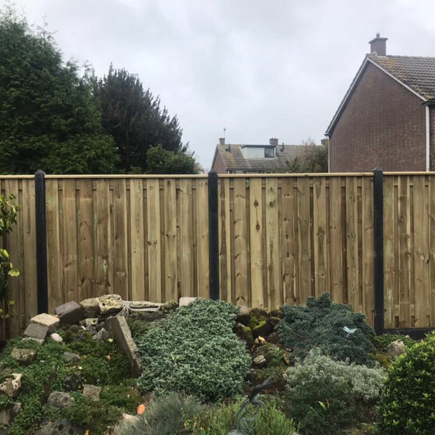 Restpartij Almere: Diversen RM tussen,hoek en eindpalen tbv 150 scherm