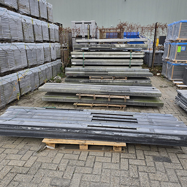 Restpartij Almere: Diversen RM tussen,hoek en eindpalen tbv 150 scherm