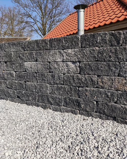 Restpartij Almere: Ca. 132 stuks Splitrocks 11x13x32 cm Getrommeld Antraciet