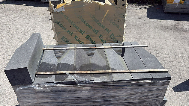 Restpartij Almere: Ca. 85  stuks Linia Excellence Wave 60x15x15 cm Nero