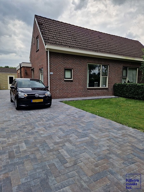 Restpartij Almere: ca.10,50m2 Longstone Opritsteen 31,5x10,5x7 cm Oud Drachten