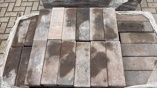 Restpartij Almere: ca.10,50m2 Longstone Opritsteen 31,5x10,5x7 cm Oud Drachten