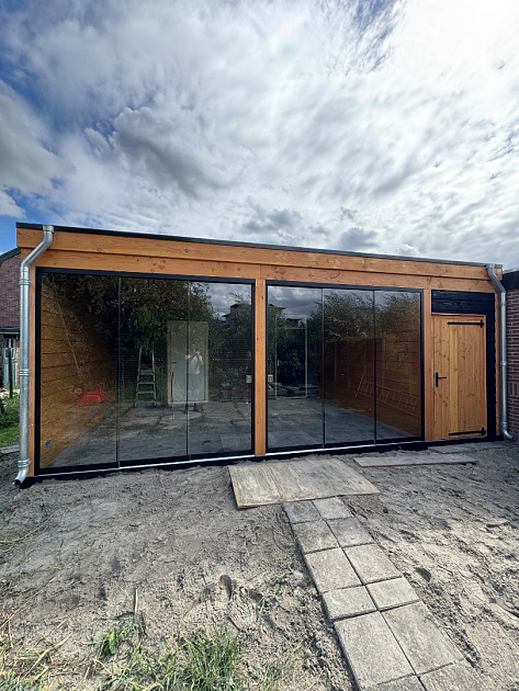 JWOODS Buitenverblijf 800x370cm incl. berging 200(b), Fijnbezaagd zweeds rabat zwart