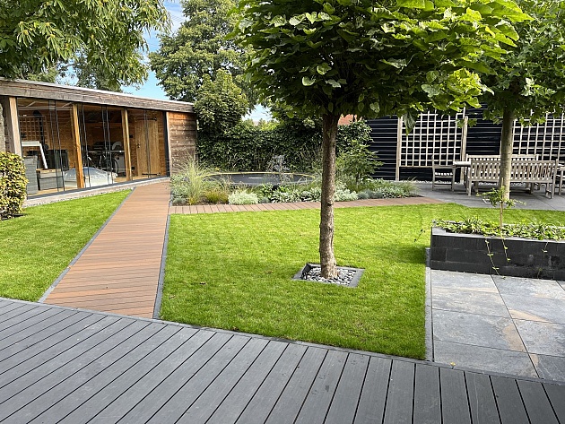 Restpartij Edam: 19 stuks Infinity Gardendeck Vlonderplank 2,2x13,5x400 cm Brown Wash