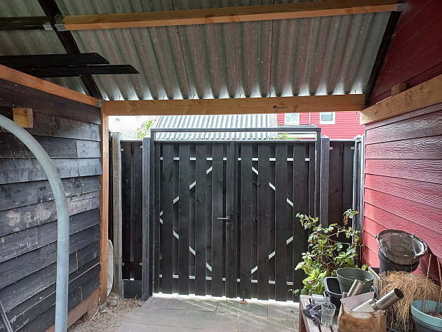 Tuindeurkozijn Jwoods Zwart Grenen met aanslaglat, max. 150 cm breed