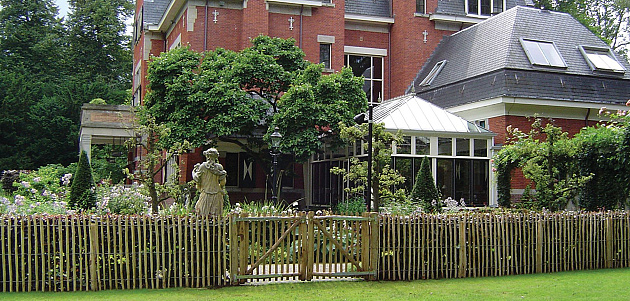 Engelse kastanjehekwerk op rol geschild latafstand 5 cm 460x120 cm