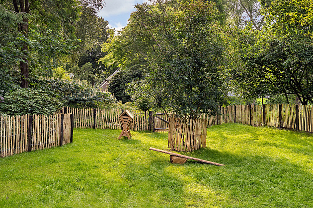 Engelse kastanjehekwerk op rol geschild latafstand 7,5 cm 460x120 cm