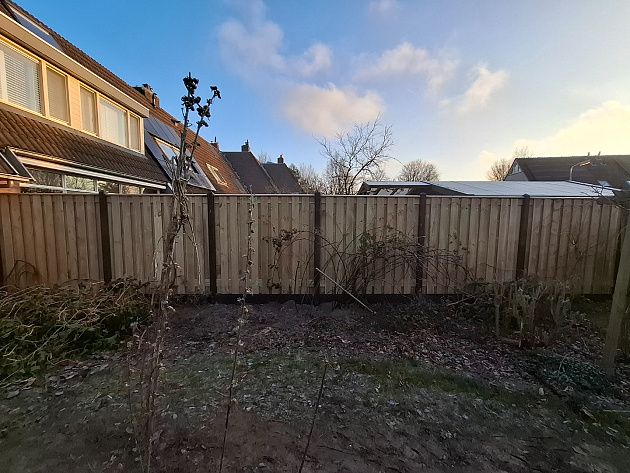 Beton Tussenpaal 10x10x280 cm, Zwart gecoat tbv Scherm 180