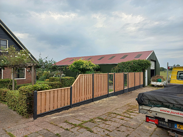 Beton RM Tussenpaal 10x10x280 cm, Zwart gecoat tbv Scherm 150