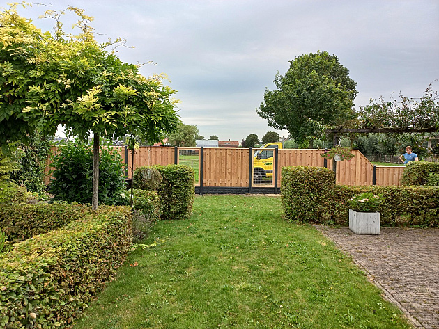 Beton RM Tussenpaal 10x10x280 cm, Zwart gecoat tbv Scherm 150