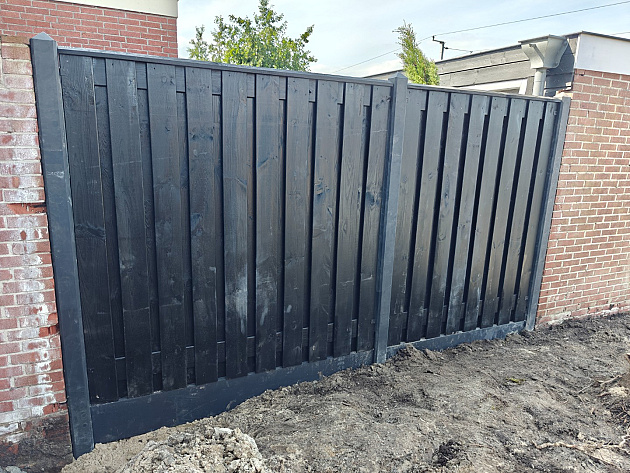 Grenen Tuinscherm 21-planks 180x180 cm, Zwart gedompeld.