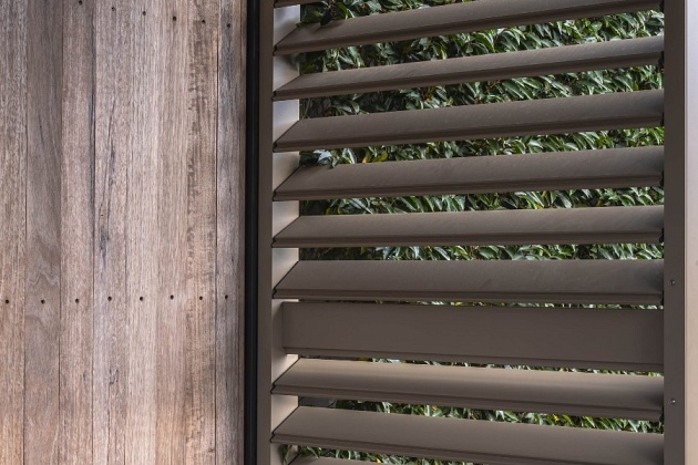 Fortis Flex shutter paneel kantelbaar Wood Fraké Noir 1 m. x 1,8 m. (bxh)