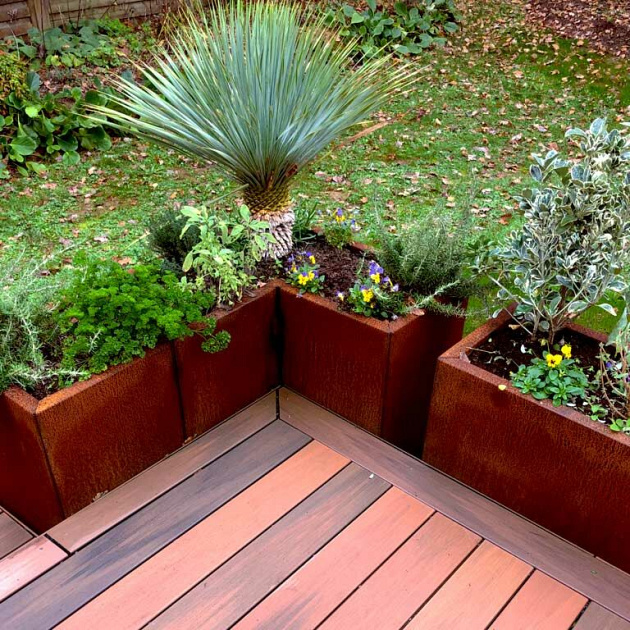 Cortenstaal L-vormige plantenbak Kansas 40, 120x80x40 cm met bodemplaat