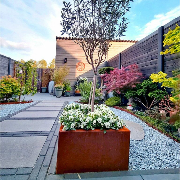 Cortenstaal vierkante plantenbak Miami 50x50x80 cm met bodemplaat + (8) voeten