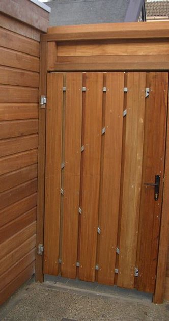 Hardhouten Tuindeur Recht Verticaal 100x180 cm op verstelbaar stalen frame