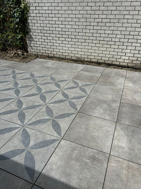 Actietegel Keramiek op Beton 60x60x4 cm Ambienti Greige Flower