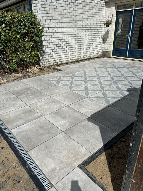 Actietegel Keramiek op Beton 60x60x4 cm Ambienti Greige Flower