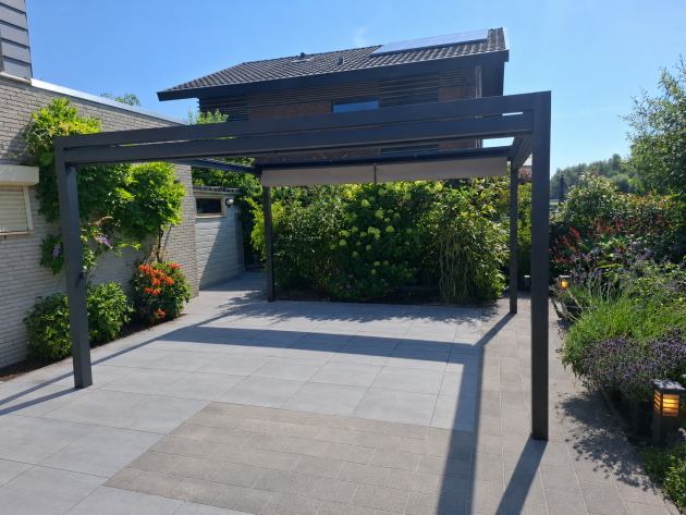Actie LuxxOut Aluminium Pergola 400(B)x400(U) cm incl. Solem zonwering (Nog 2 stuks voorradig)