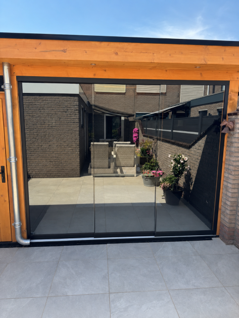 57646 glazen schuifwand 271 b x224 h cm tbv zijkant buitenverblijf 300 cm diepte 589204