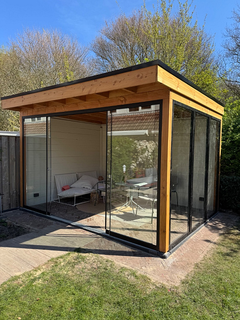 Glazen Schuifwand 177(B)x224(H) cm tbv voorzijde Buitenverblijf 400x300/370 cm met berging 200 cm