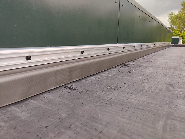 Aluminium Knelprofiel met sleufgaten 250x4,8 cm cm, bruut