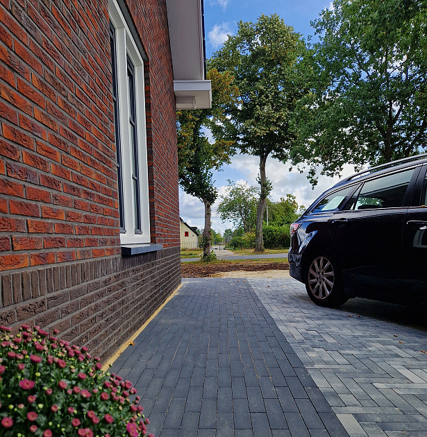 Restpartij Almere circa 10.5m2 H2o Dikformaat XL 28x7x8 cm Black