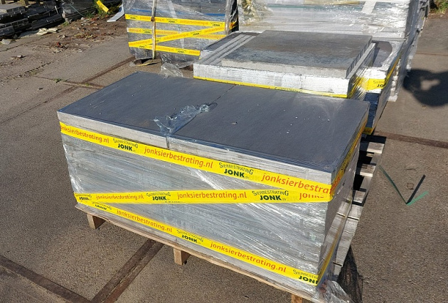 Restpartij Zwanenburg: ca. 7,5m2 Kera Twice 60x60x4,8 cm Moonstone Piombo (gladde afwerking)