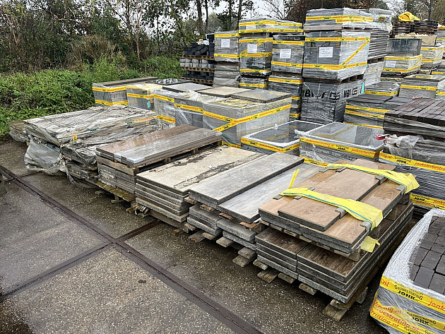 Restpartij Zwanenburg: Diverse soorten Stapstenen 30x120x4 of 30x120x3 cm