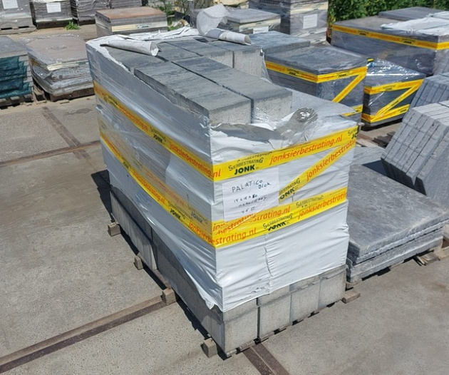 Restpartij Zwanenburg: ca. 32 stuks Pallatico Blocks 60x15x15 cm Nero/Grey