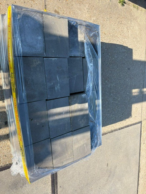 Restpartij Schagen: 8m2 Straksteen 20x30x5 cm Antraciet