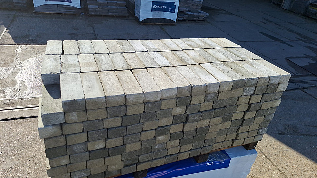 Restpartij Schagen: 4,3m2 Stonique trommel waalformaat 7 cm oud heeg