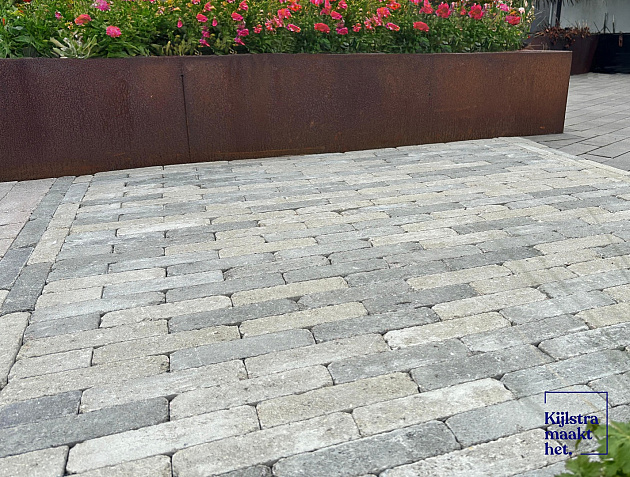 Restpartij Schagen: 4,3m2 Stonique trommel waalformaat 7 cm oud heeg