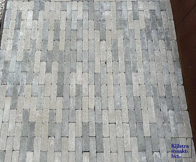 Restpartij Schagen: 4,3m2 Stonique trommel waalformaat 7 cm oud heeg