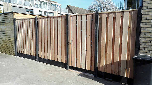 Restpartij Almere: Diversen RM tussen,hoek en eindpalen tbv 150 scherm