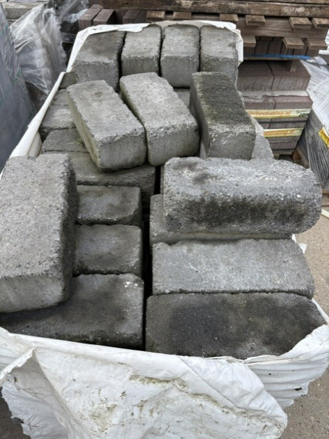 Restpartij Schagen: Splitrocks 11x13x32 cm Getrommeld Antraciet