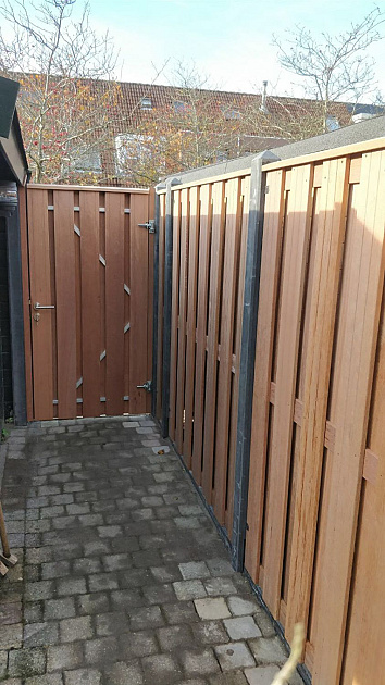 Hardhouten Tuindeur Recht Verticaal 100x195 cm op verstelbaar stalen frame