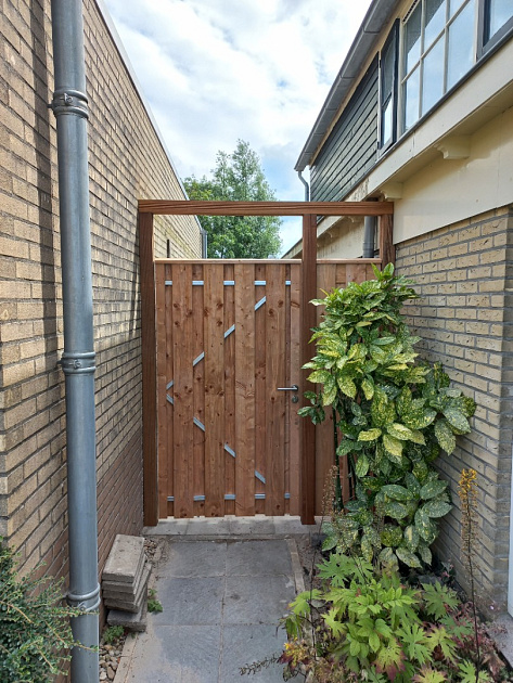 Red Wood Tuindeur Geschaafd op stalen frame 100x180 cm