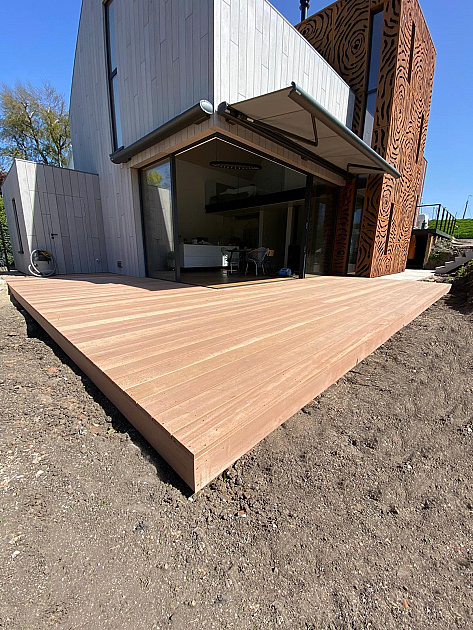 Hardhouten Vlonderplank 2,5x14,5 cm 1 zijde glad, 1 zijde anti-slip profiel