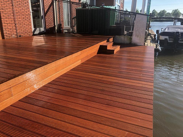 9103 hardhouten vlonderplank 2 5x14 5 cm 1 zijde glad 1 zijde anti slip profiel 90476