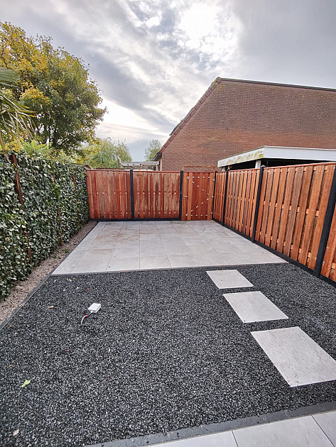 Hardhouten Privacy Tuinscherm 17-planks Recht Verticaal 180x180 cm (tbv Betonsysteem)