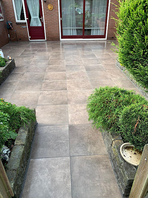 Actietegel Keramiek op Beton 60x60x4 cm Ambienti Tabacco